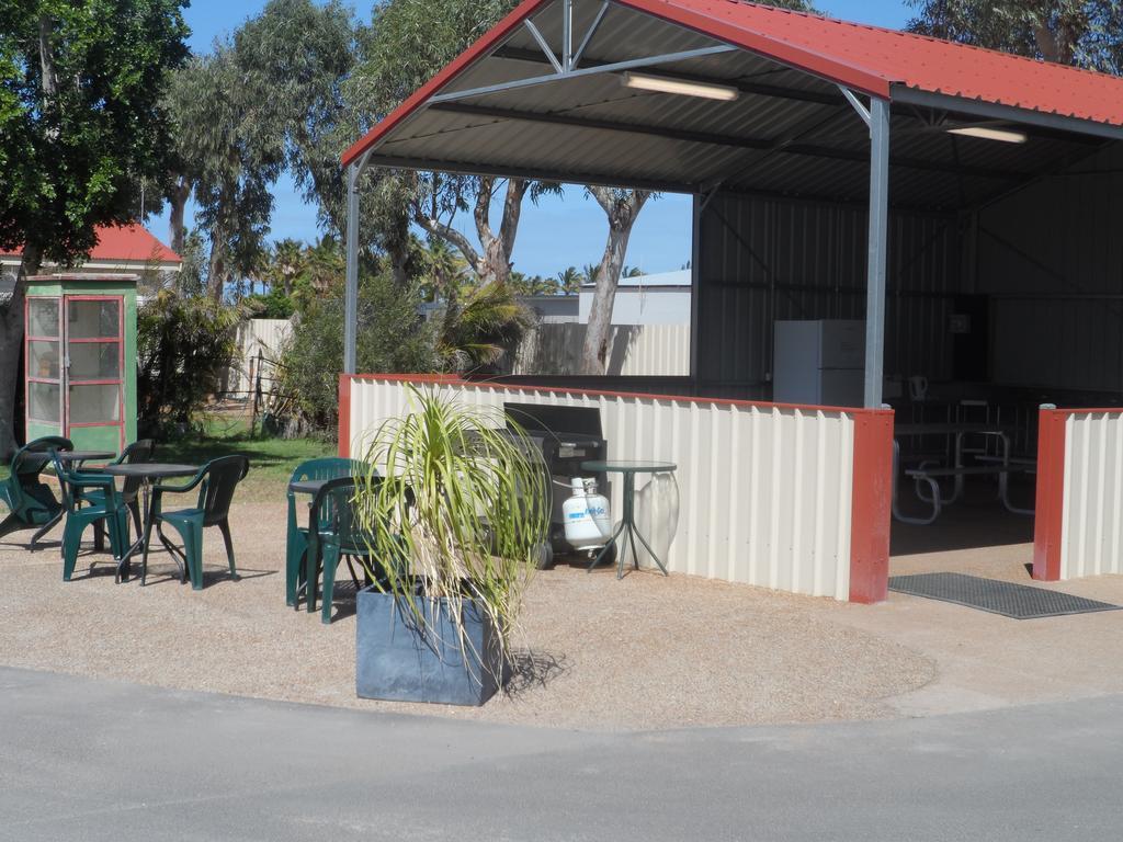 Outback Oasis Caravan Park Carnarvon Εξωτερικό φωτογραφία